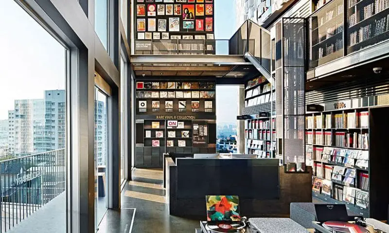 inside hyundai card music library