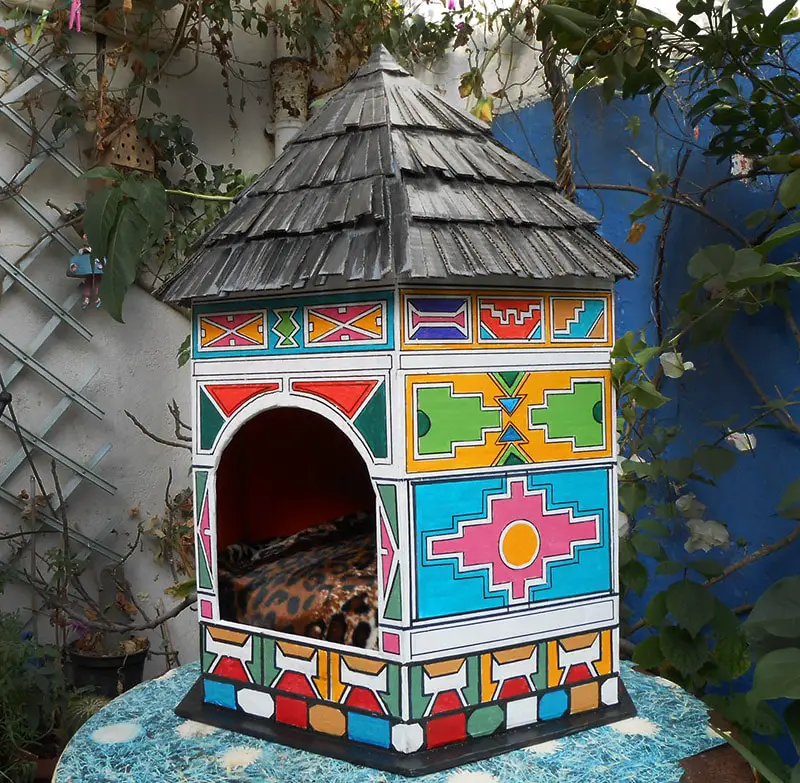 mimi de biarritz cardboard Zuni cat house