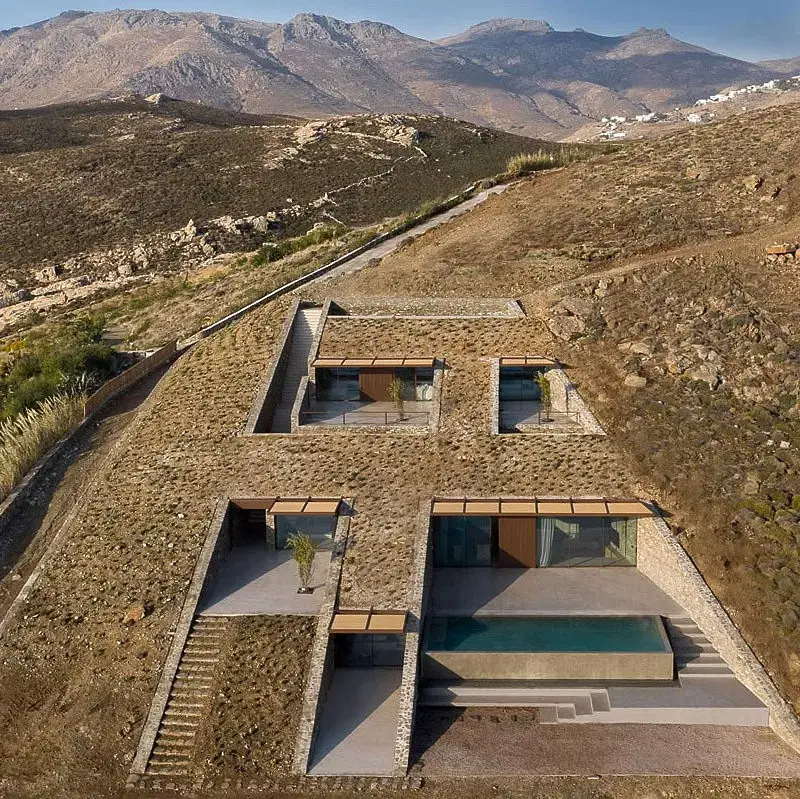 NCaved House in greece