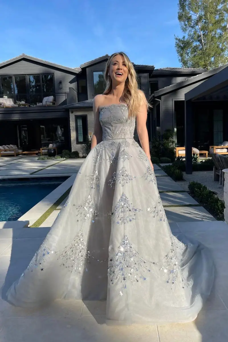 Kaley Cuoco on Oscar de la Renta