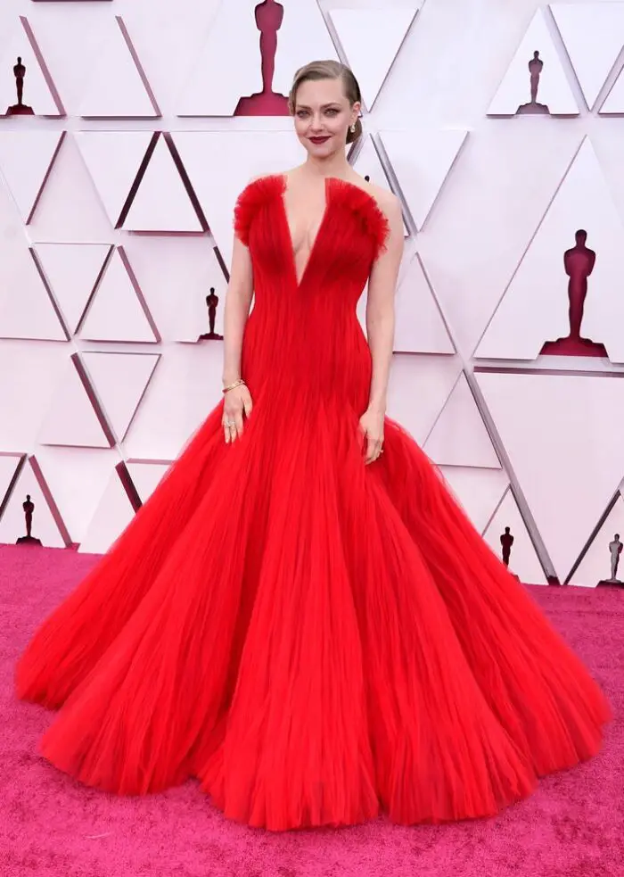 Amanda Seyfried in Giorgio Armani Privé gown oscars 2021