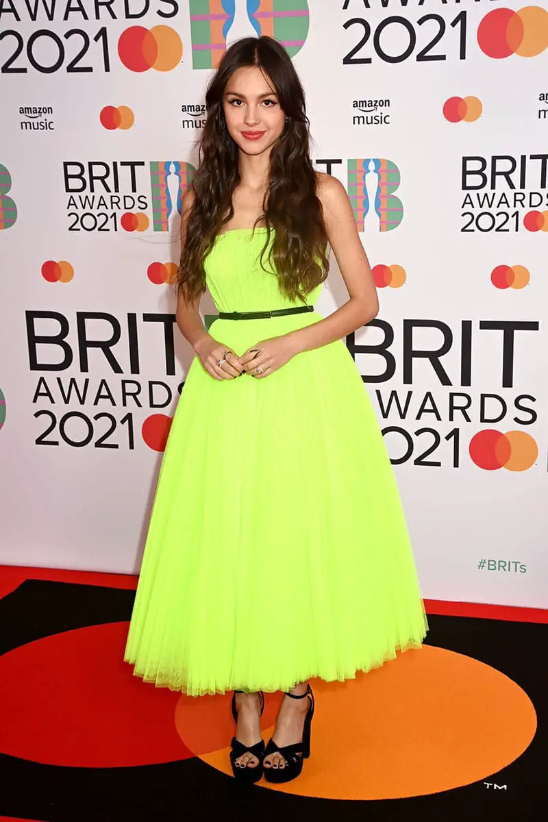 Olivia-Rodrigo-red-carpet-brit-awards-2021-christian dior