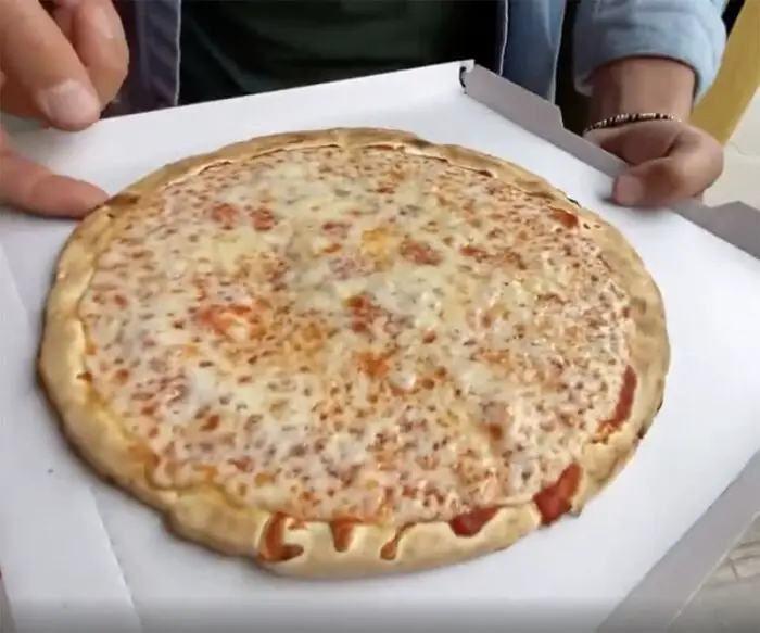 cheese pizza rome vending machine