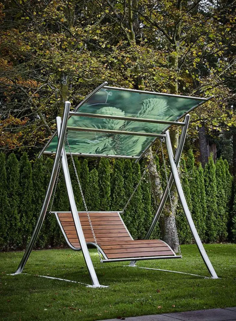 Swinging Outdoor Lounge for Two