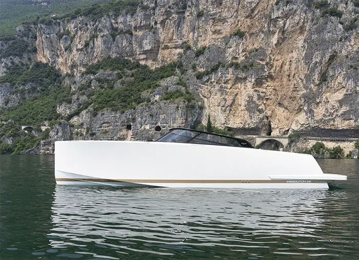 VanDutch 32 Entry Level Yacht