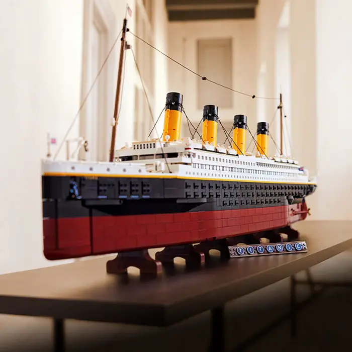 2021- lego titanic set