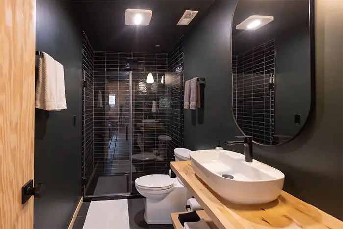 plahouse cabin bathroom 