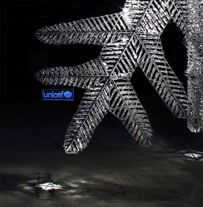 baccarat snowflake unicef sign detail IIHIH