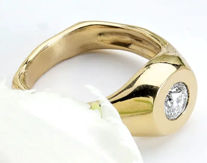 Aurora Lopez-Meija's "Mara" ring, 18k yellow gold and diamond