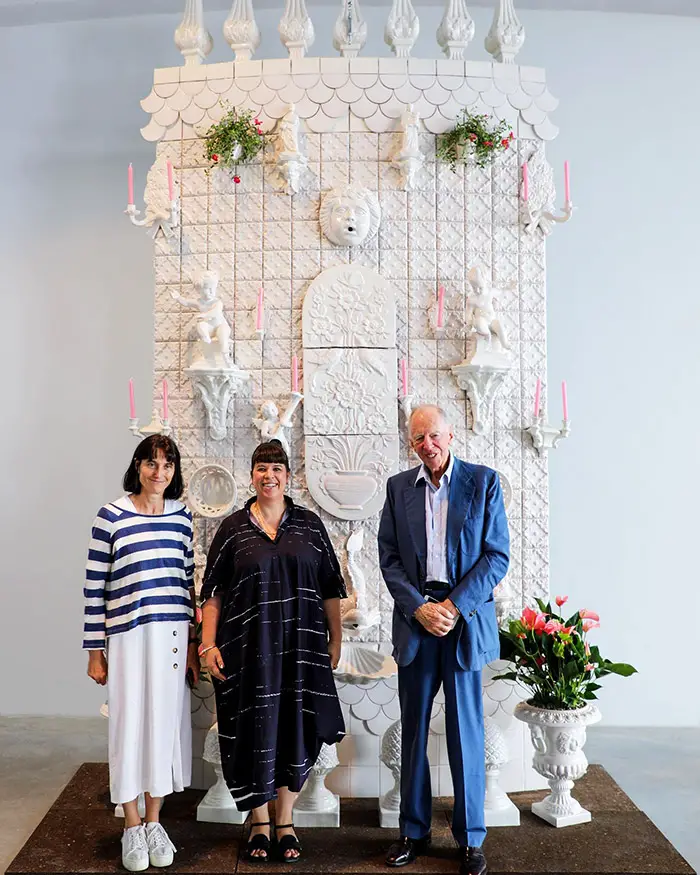 Artist Joana Vasconcelos (center) with an example of the tile exterior from "Wedding Cake"