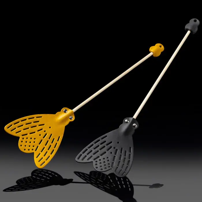 Read more about the article The Fly Fly Leather Swatter Is Almost Too Pretty to Use.
