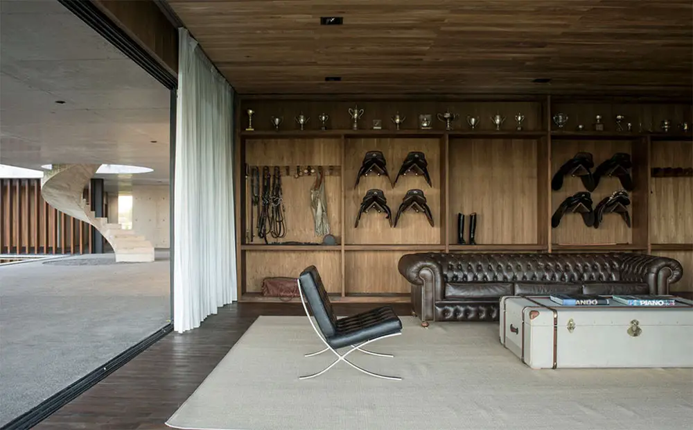 Figueras polo stables interior room