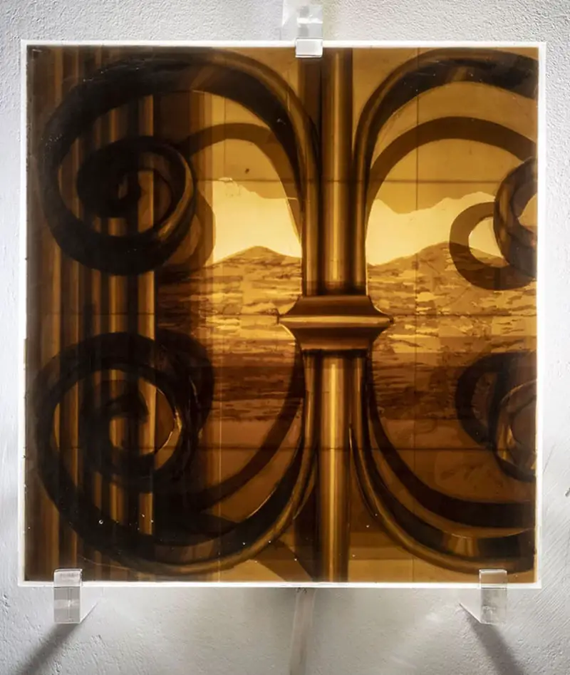 Osvaldo González - Serie Apuntes de San Lorenzo- Nuestra señora de Gracia 2023, adhesive tape, Plexiglas, led light, resine, 20 x 20 cm. Photo- Giorgio Benni