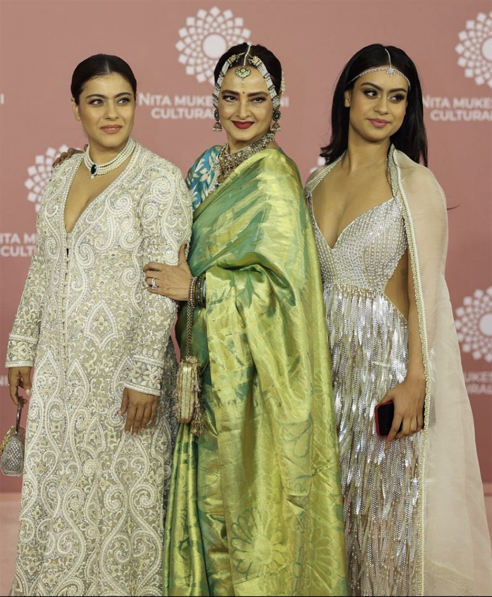 Legendary Hindi actress Rekha meets Kajol & her daughter Nysa