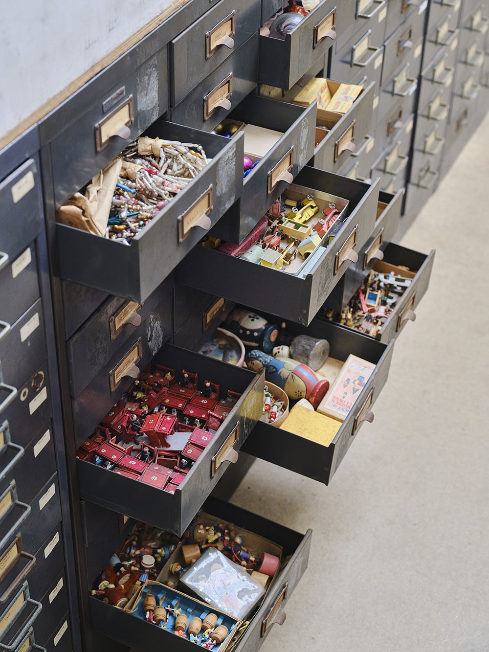 A cabinet holds items collected by Charles and Ray Eames for inspiration