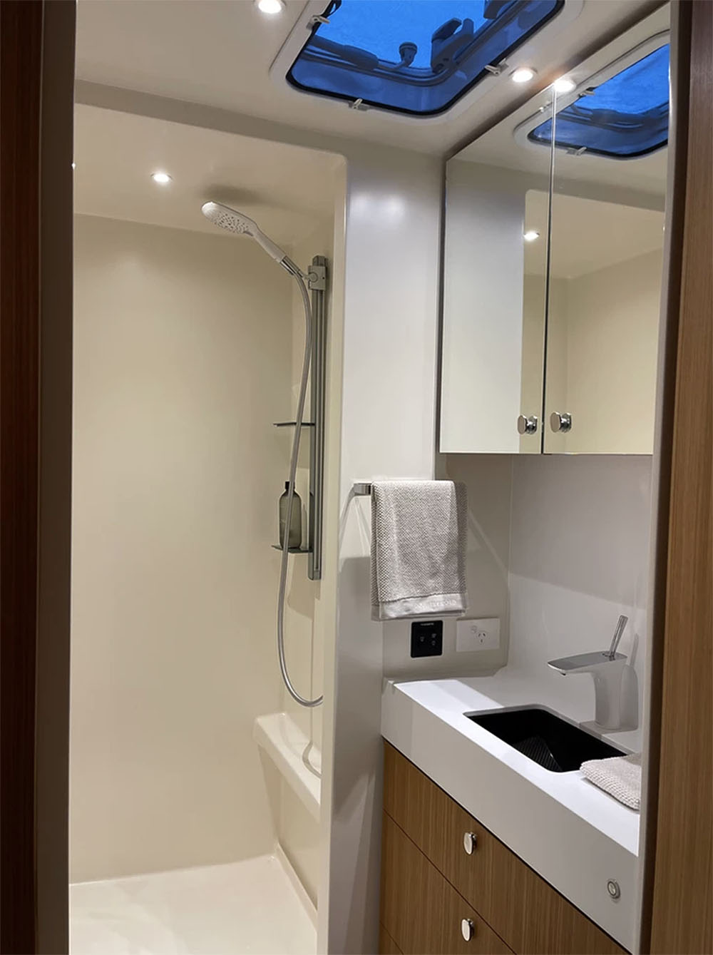 romotow trailer bathroom