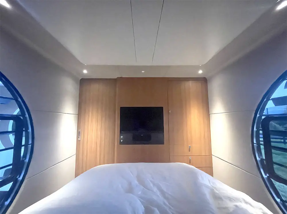 romotow interior bedroom
