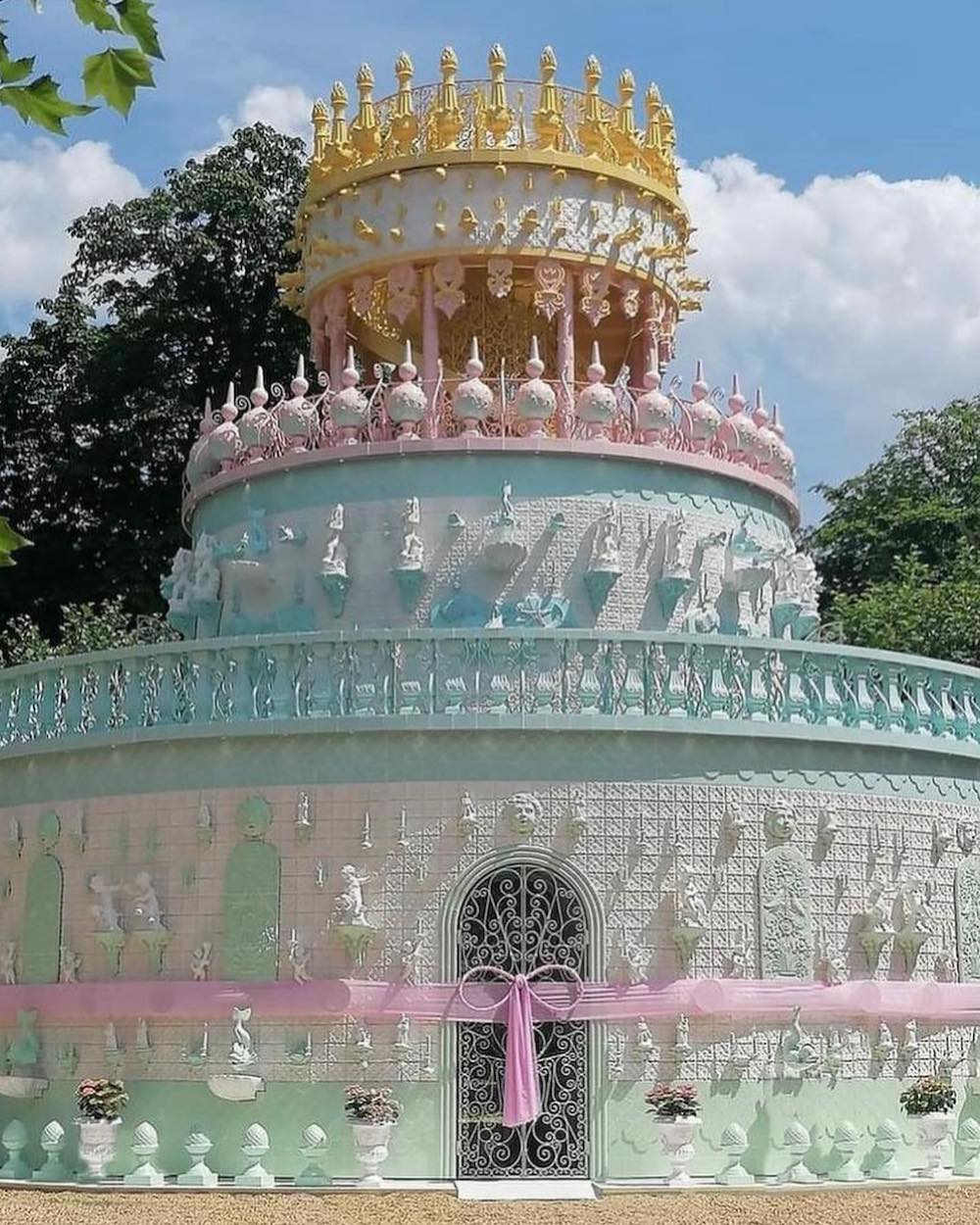 waddeson wedding cake temple by joan vasconcelos