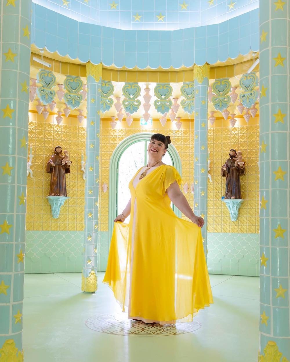 artist Joana Vasconcelos in the waddeson wedding cake temple