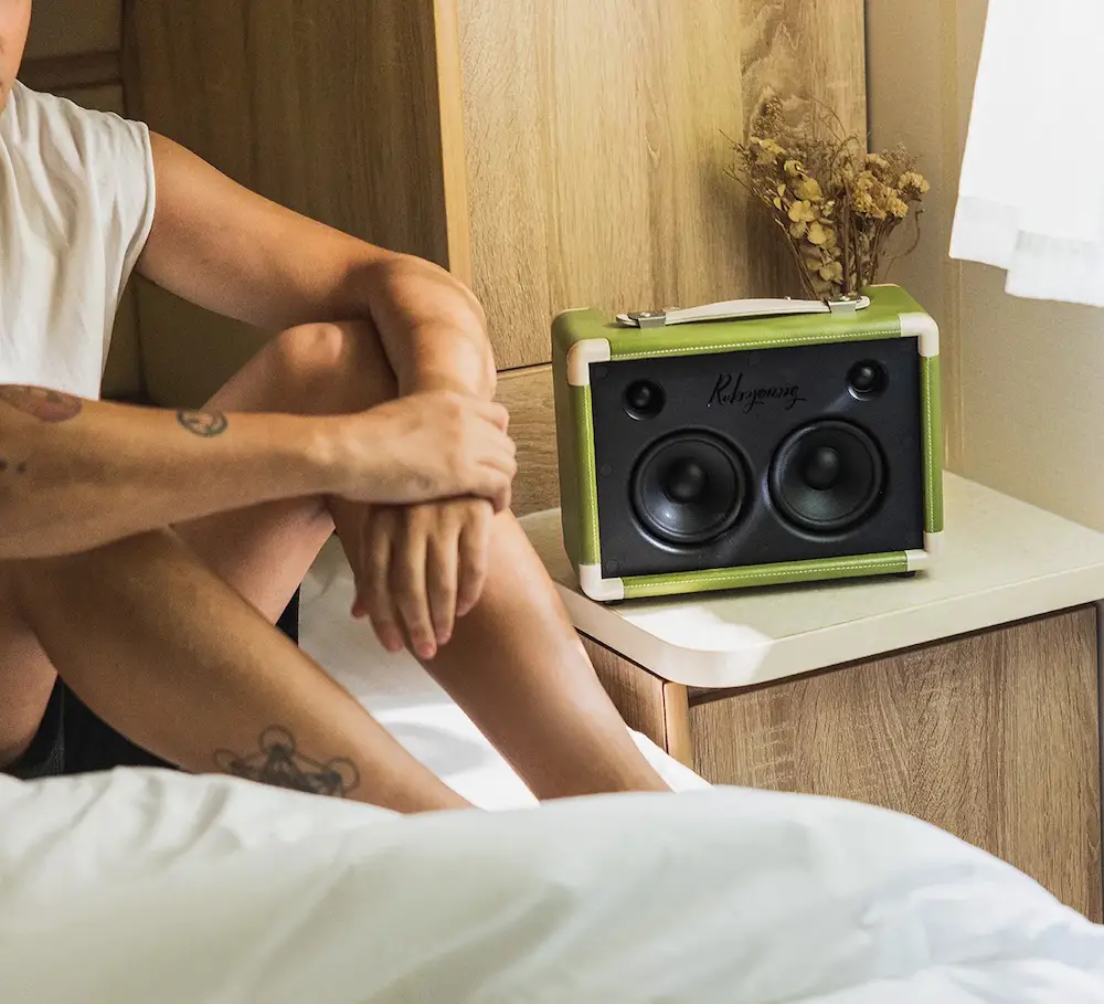 The Rubyoung bluetooth M430 speaker in green, without cover