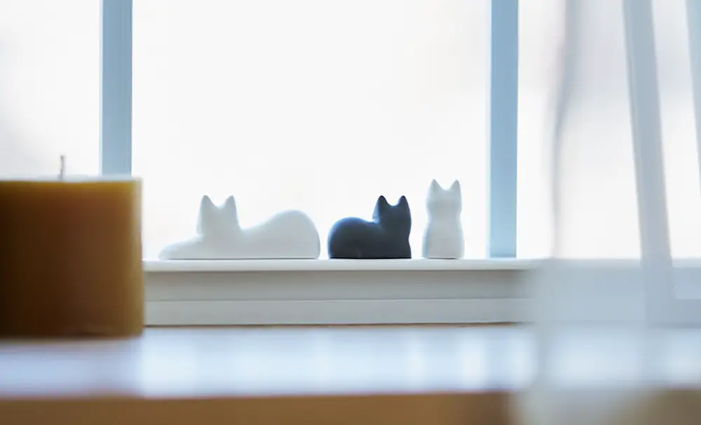 small sculptural cat figurines