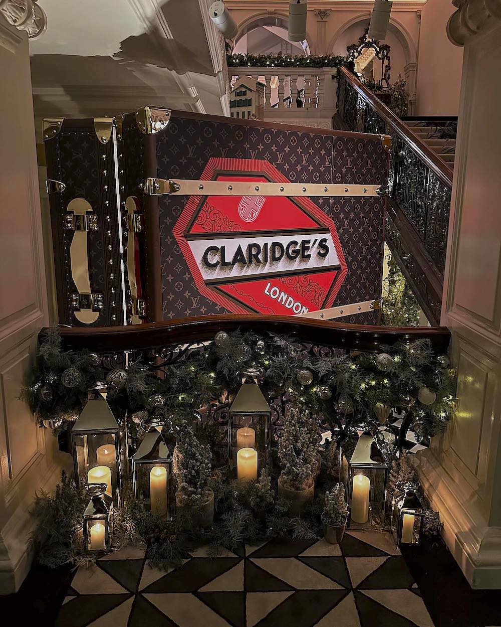 2023 xmas tree claridges london and LV