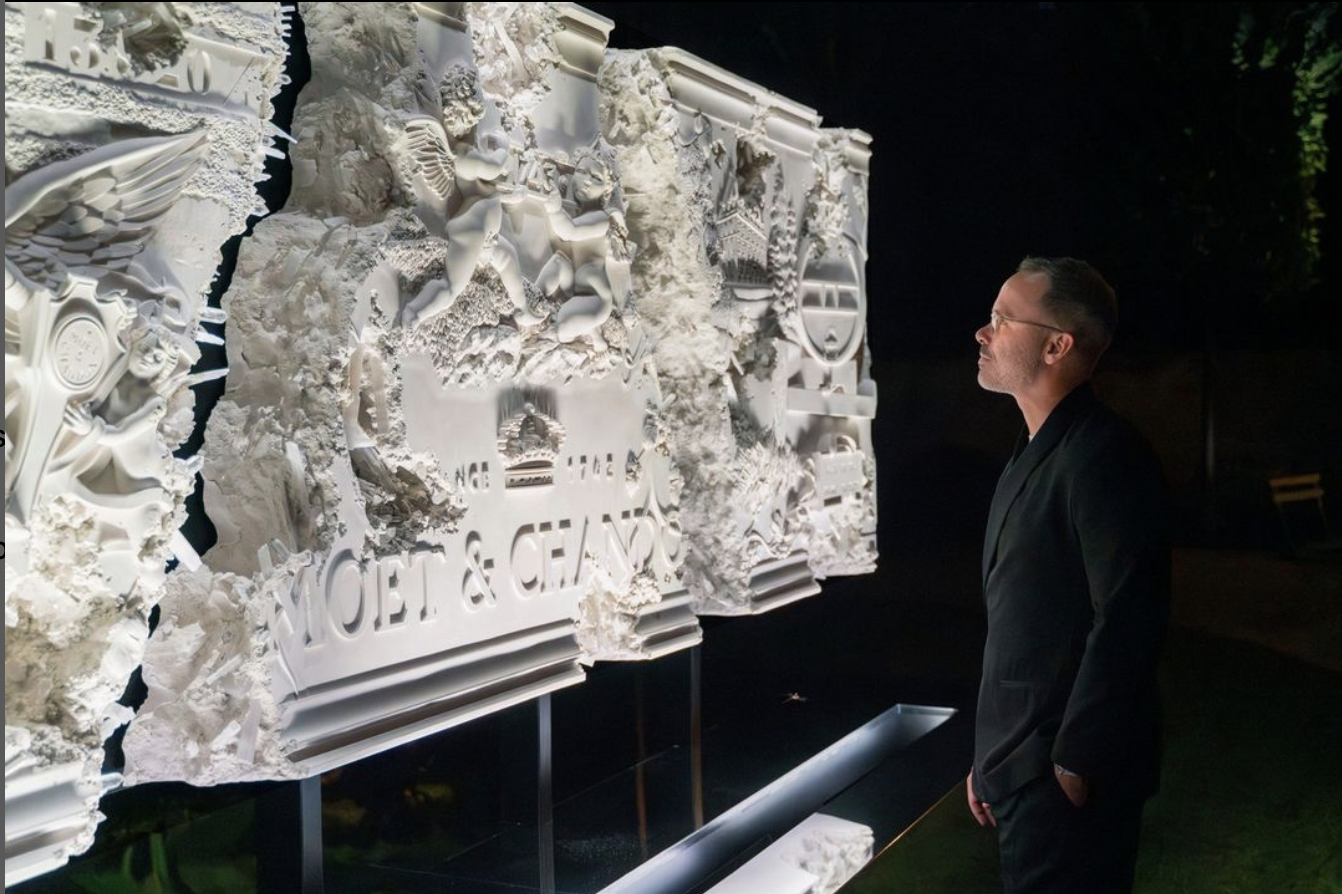 Arsham's three-meter-long sculptural work will be permanently installed in the Galerie Impériale, the cellars of Moet e Chandon