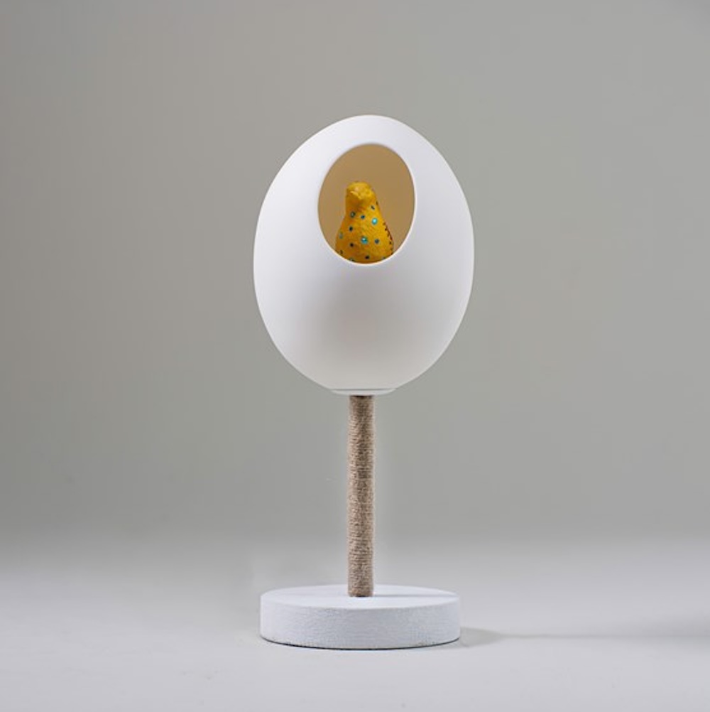 Funky Robin table lamp in bright