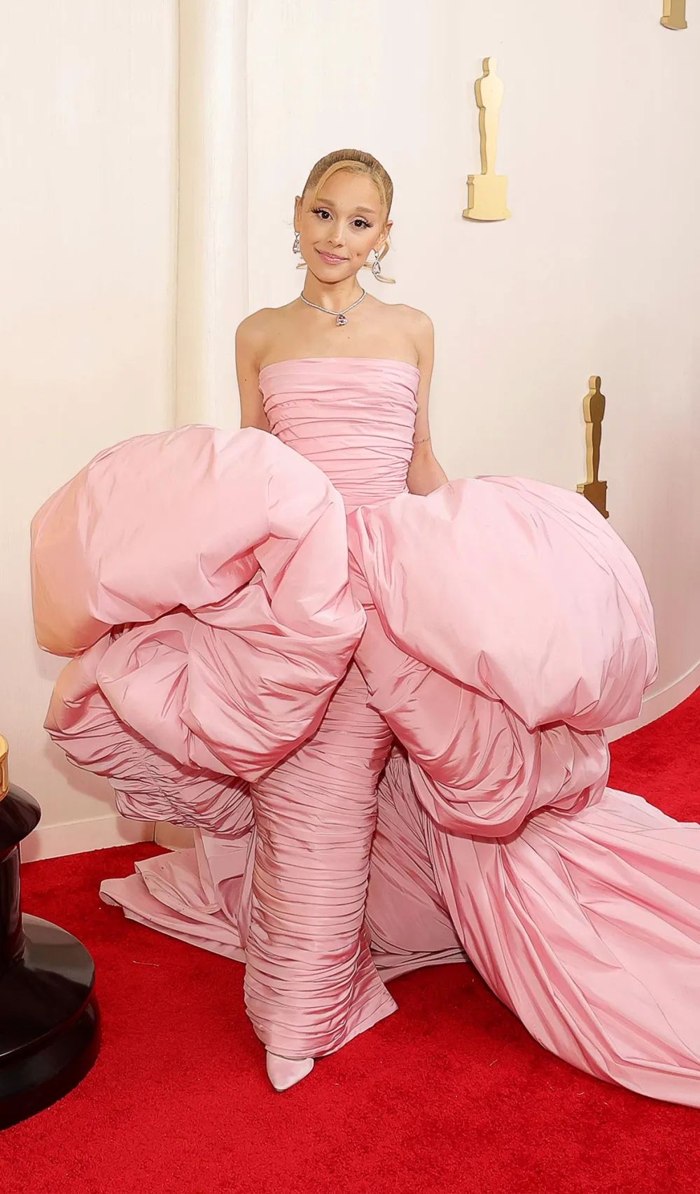 Ariana Grande in Giambatista Valli Haute Couture