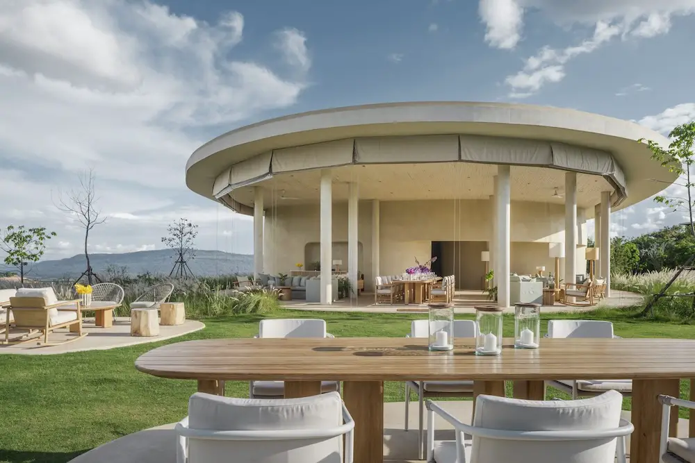 indoor outdoor dining